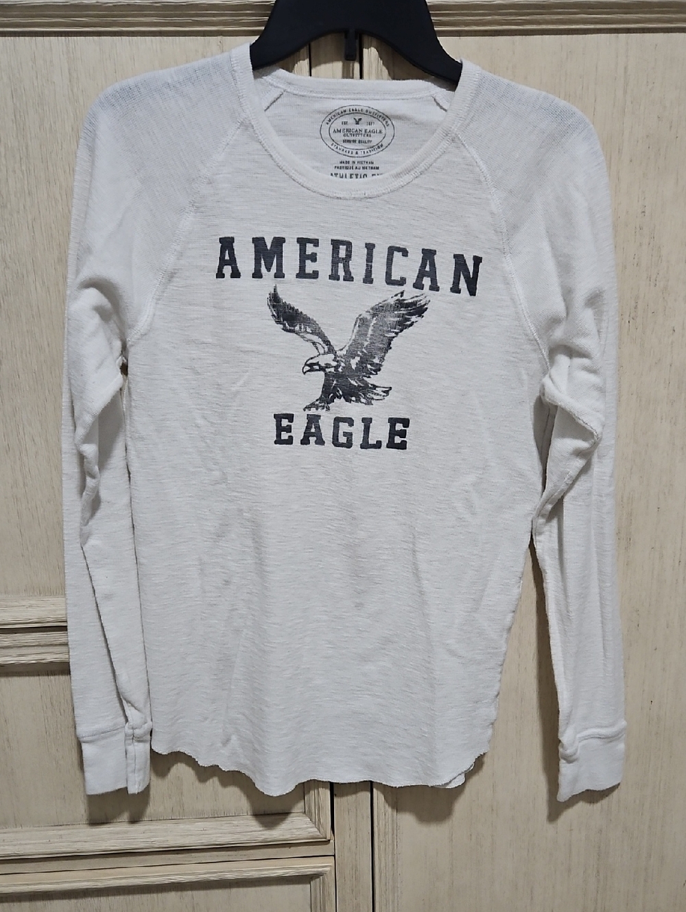 American Eagle Outfitters White Athletic Fit Long Sleeve Tee